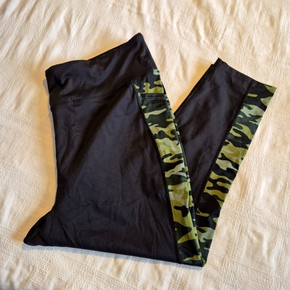 LuLaRoe Rise Brave line women's size 3X leggings black / camo side stripe NWOT
